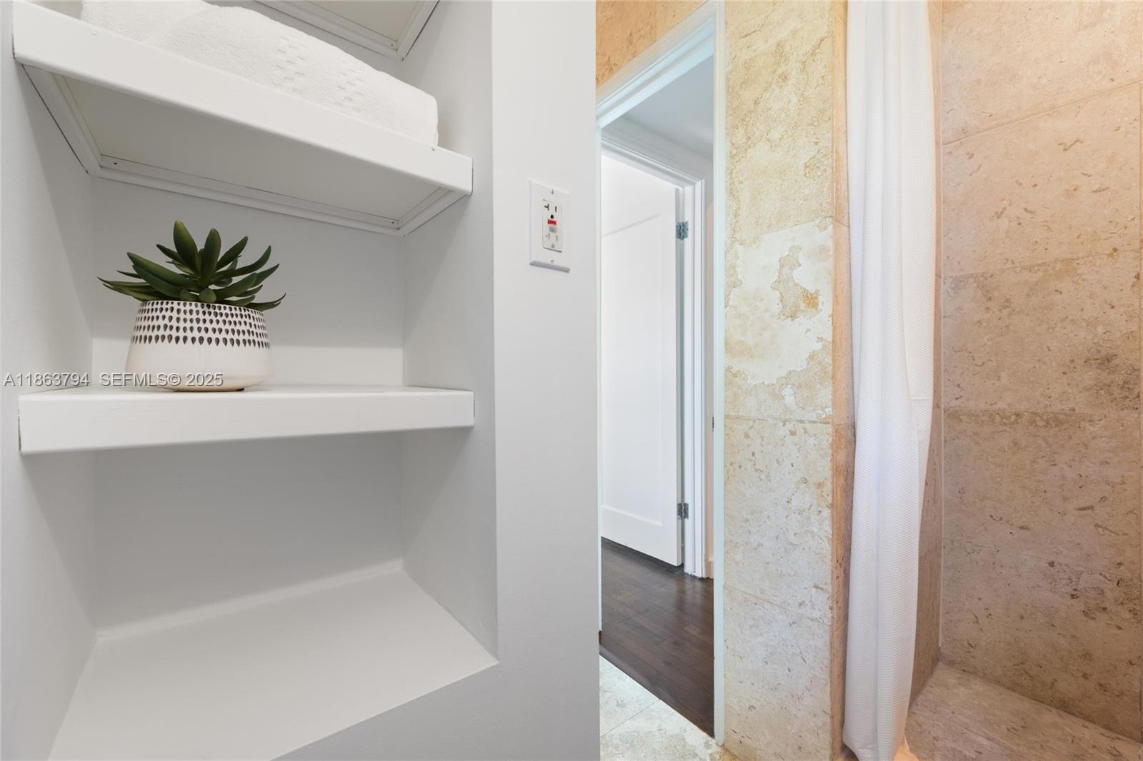 4015 N Meridian Ave #4 Miami Beach, FL 33140