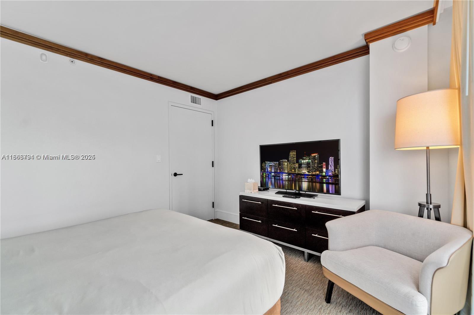 image Carillon Condominium9