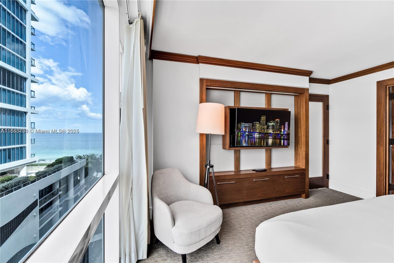 image Carillon Condominium10