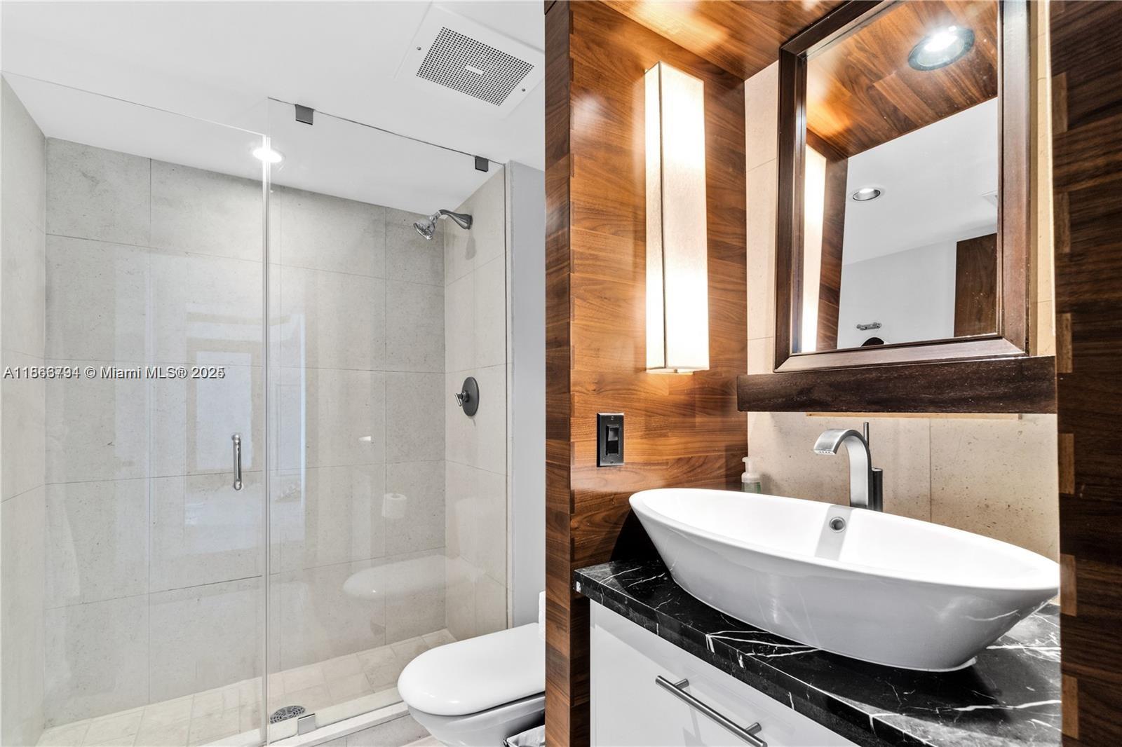image Carillon Condominium12