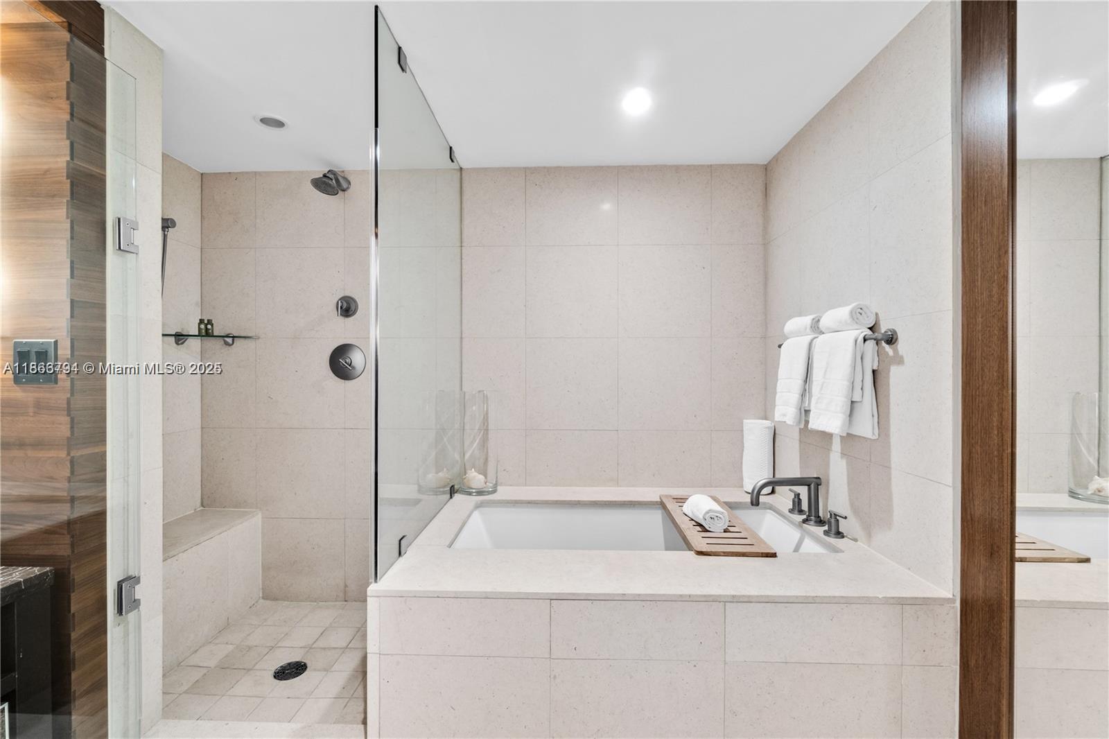 image Carillon Condominium14