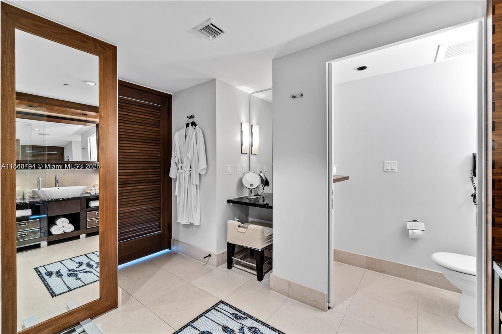 image Carillon Condominium15
