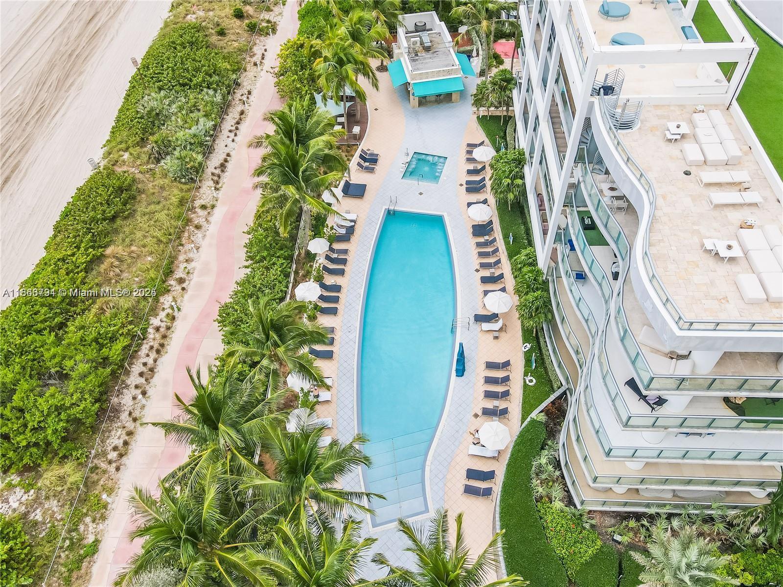 image Carillon Condominium17