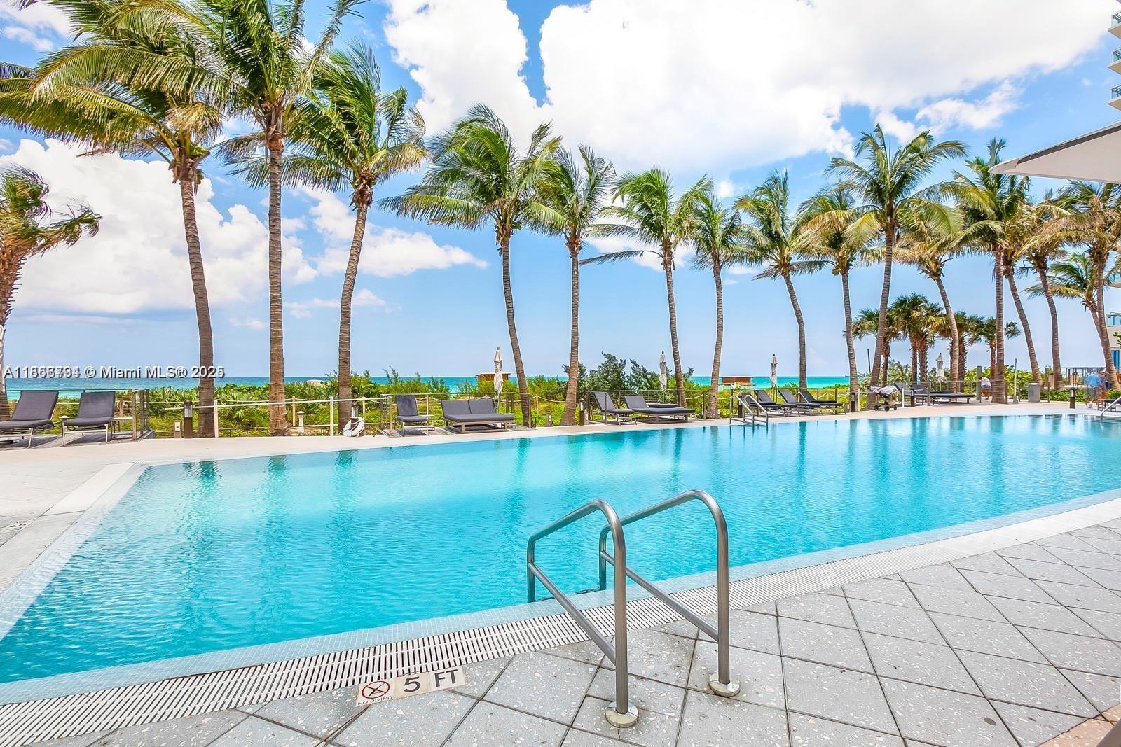 image Carillon Condominium18