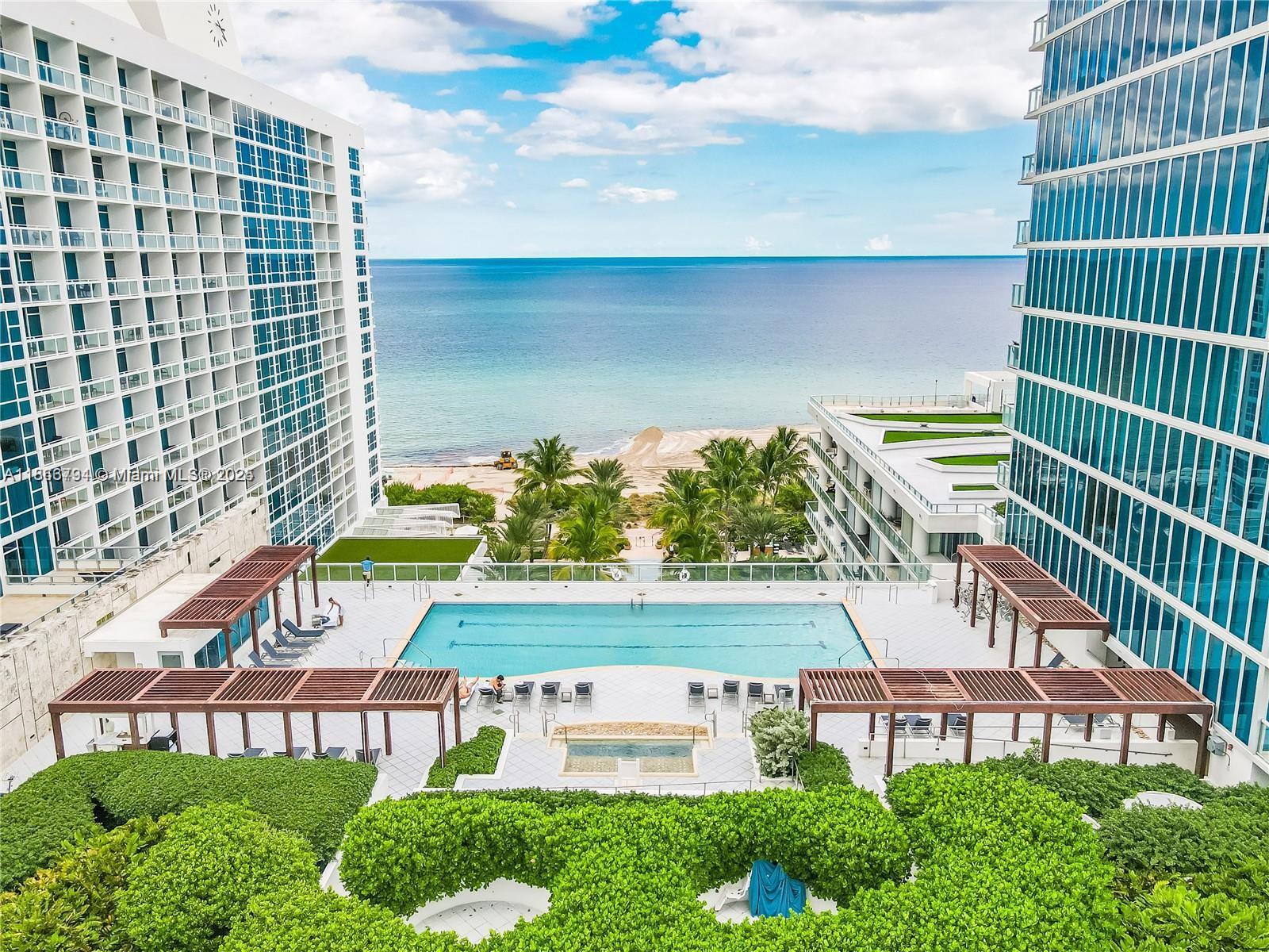 image Carillon Condominium20