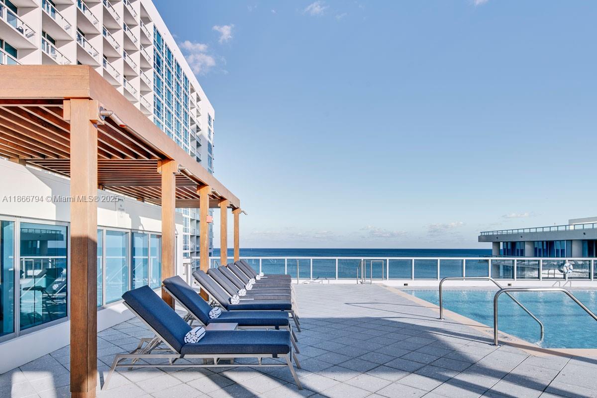 image Carillon Condominium21