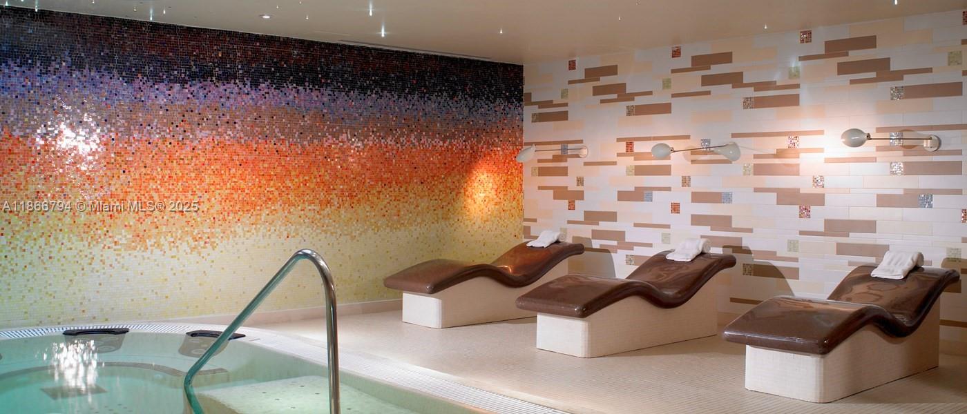 image Carillon Condominium24