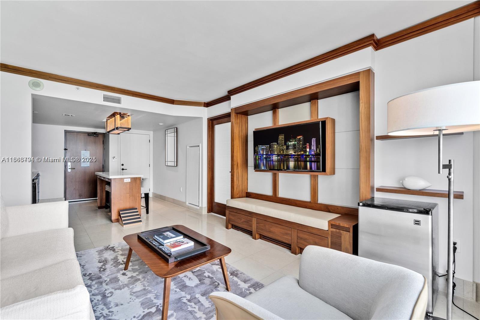 image Carillon Condominium2