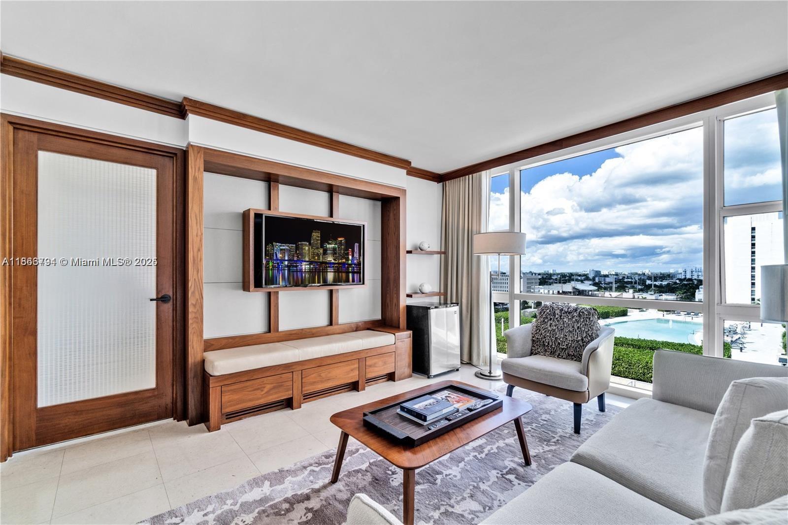 image Carillon Condominium3