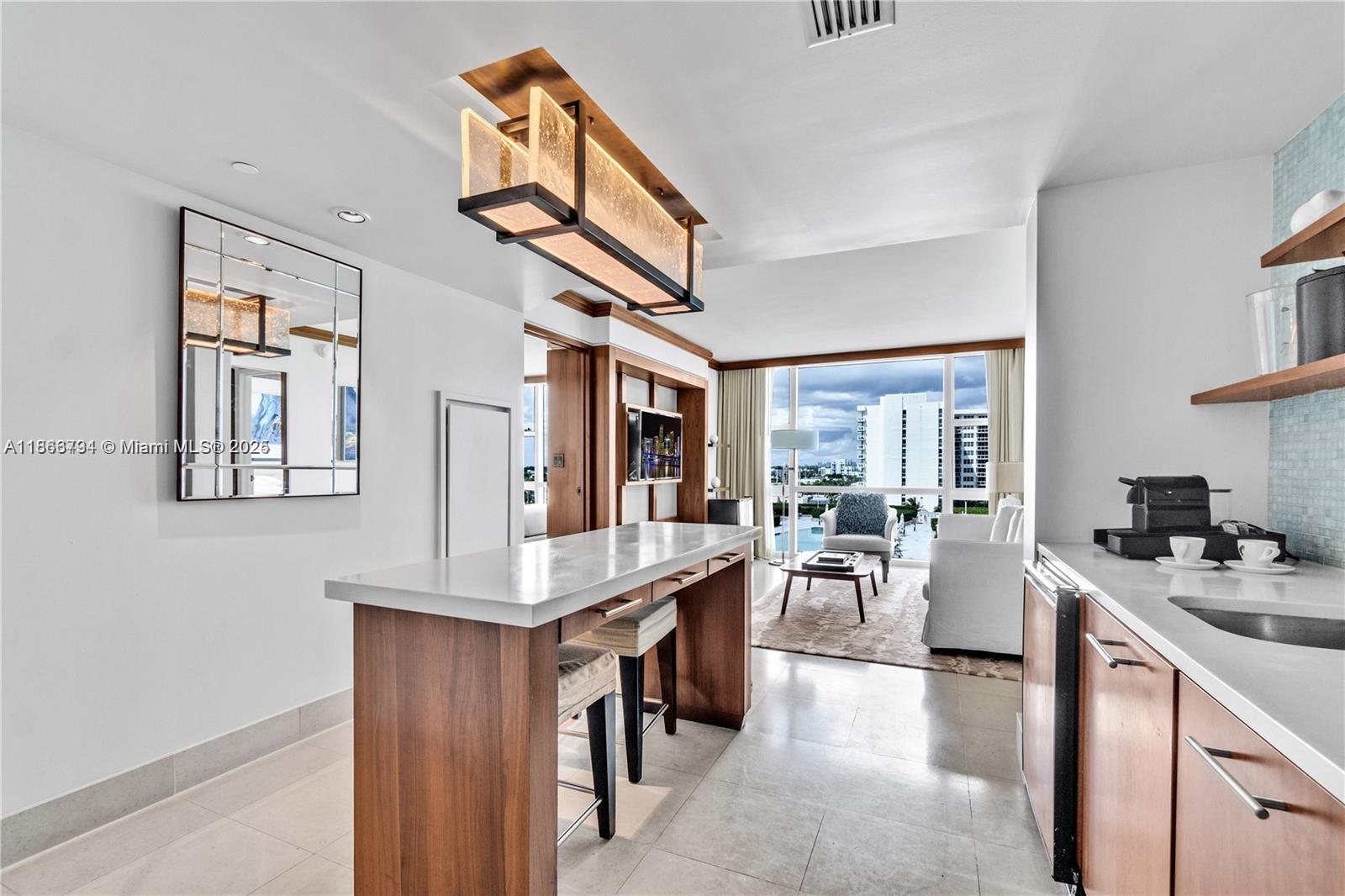 image Carillon Condominium4