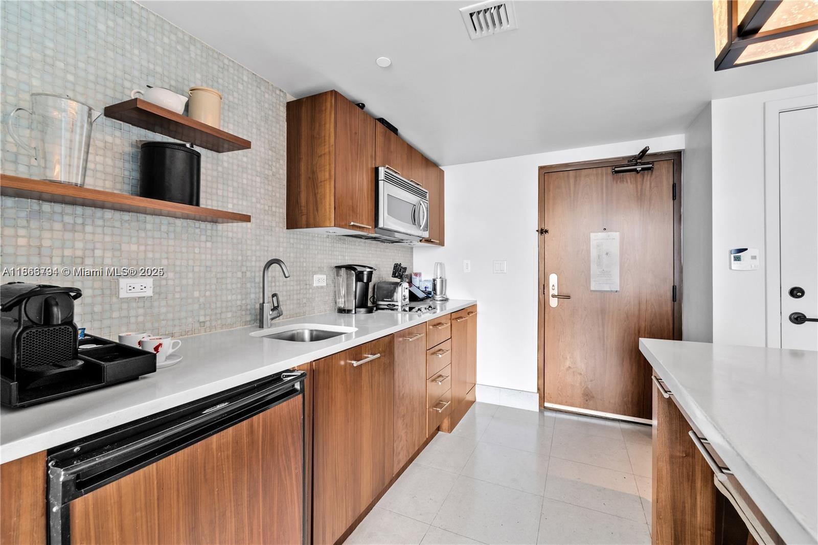 image Carillon Condominium7