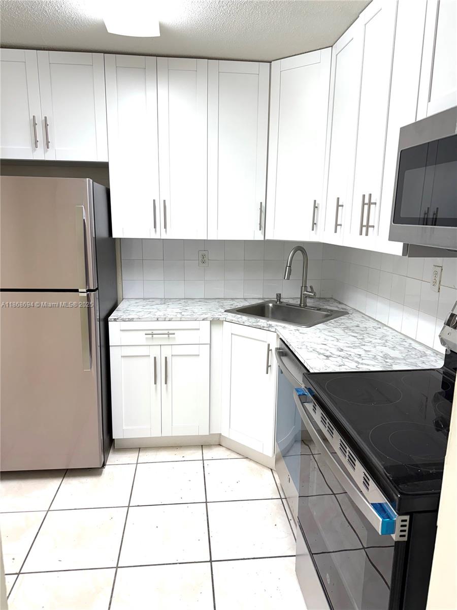 9440 Fontainebleau Blvd #406,Miami, FL 33172