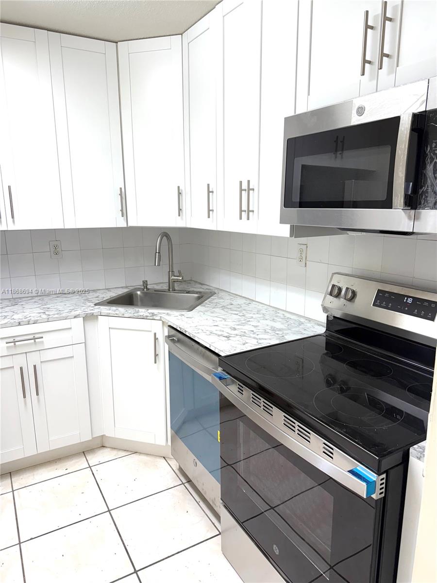 9440 Fontainebleau Blvd #406,Miami, FL 33172