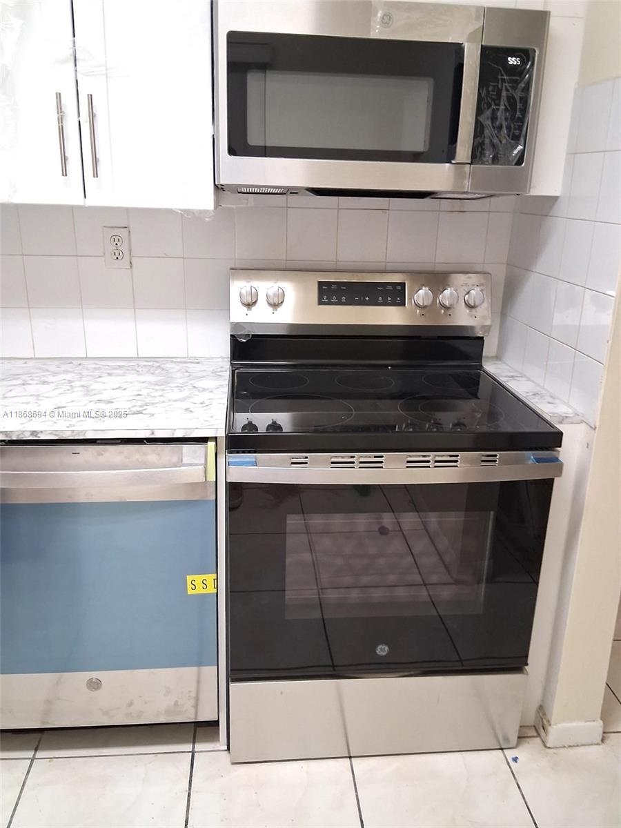 9440 Fontainebleau Blvd #406,Miami, FL 33172