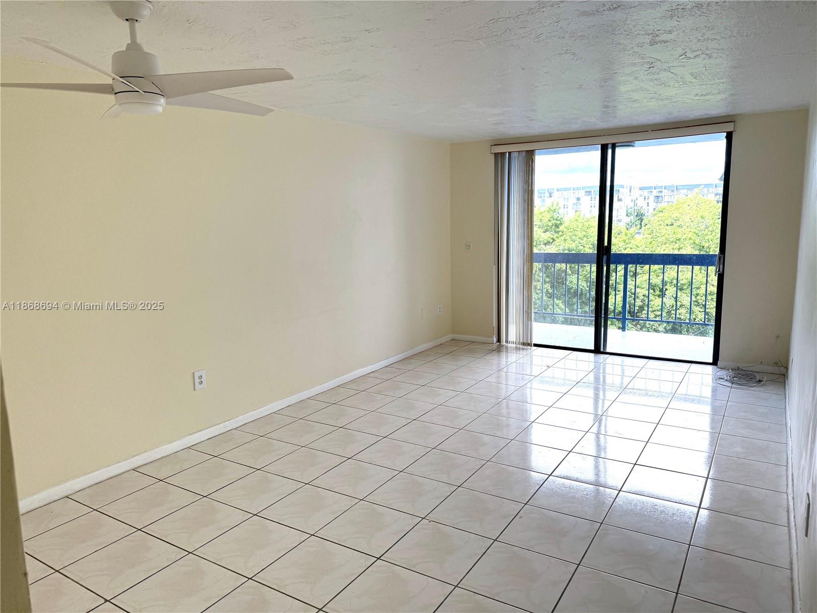 9440 Fontainebleau Blvd #406,Miami, FL 33172