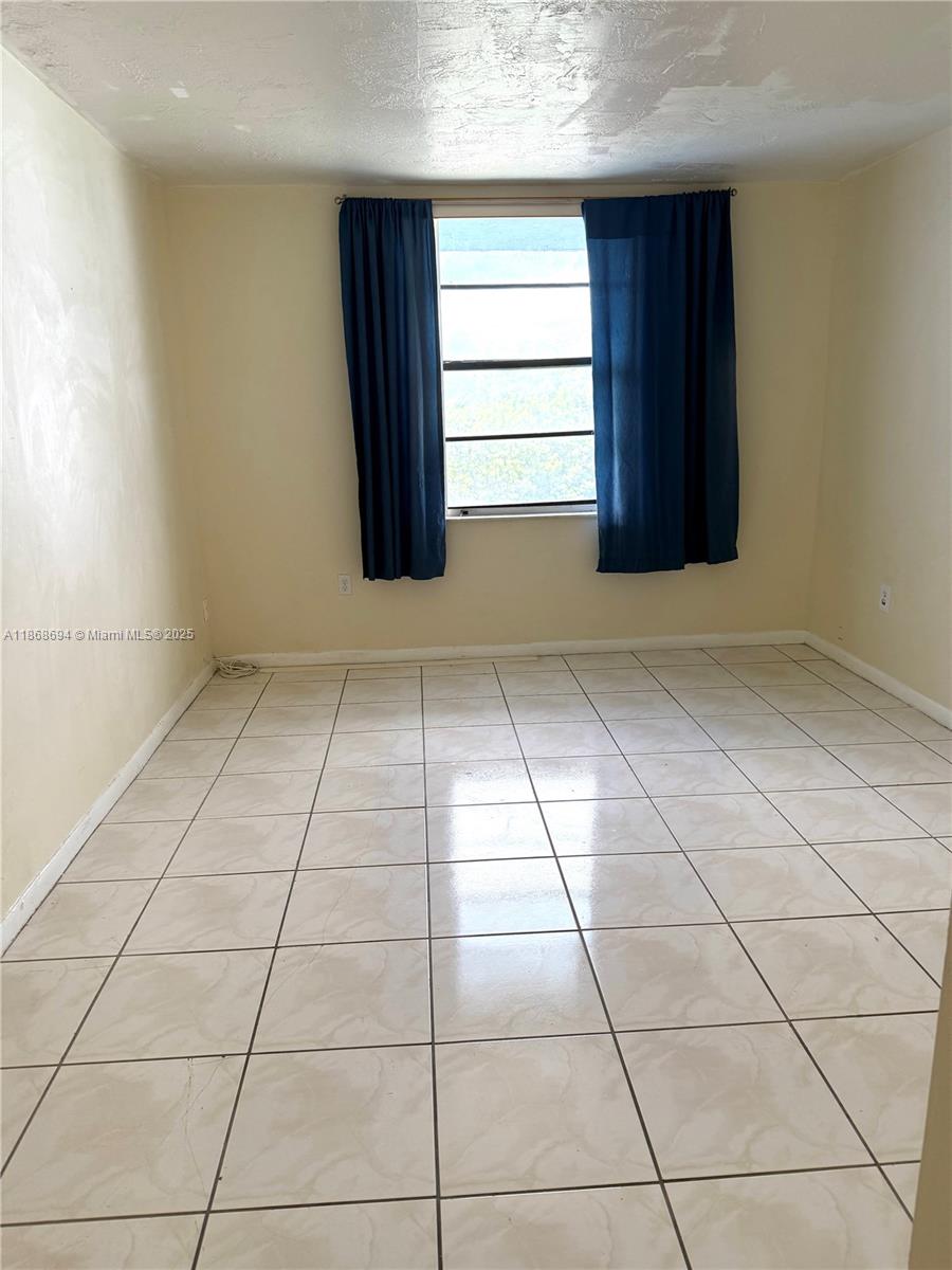 9440 Fontainebleau Blvd #406,Miami, FL 33172