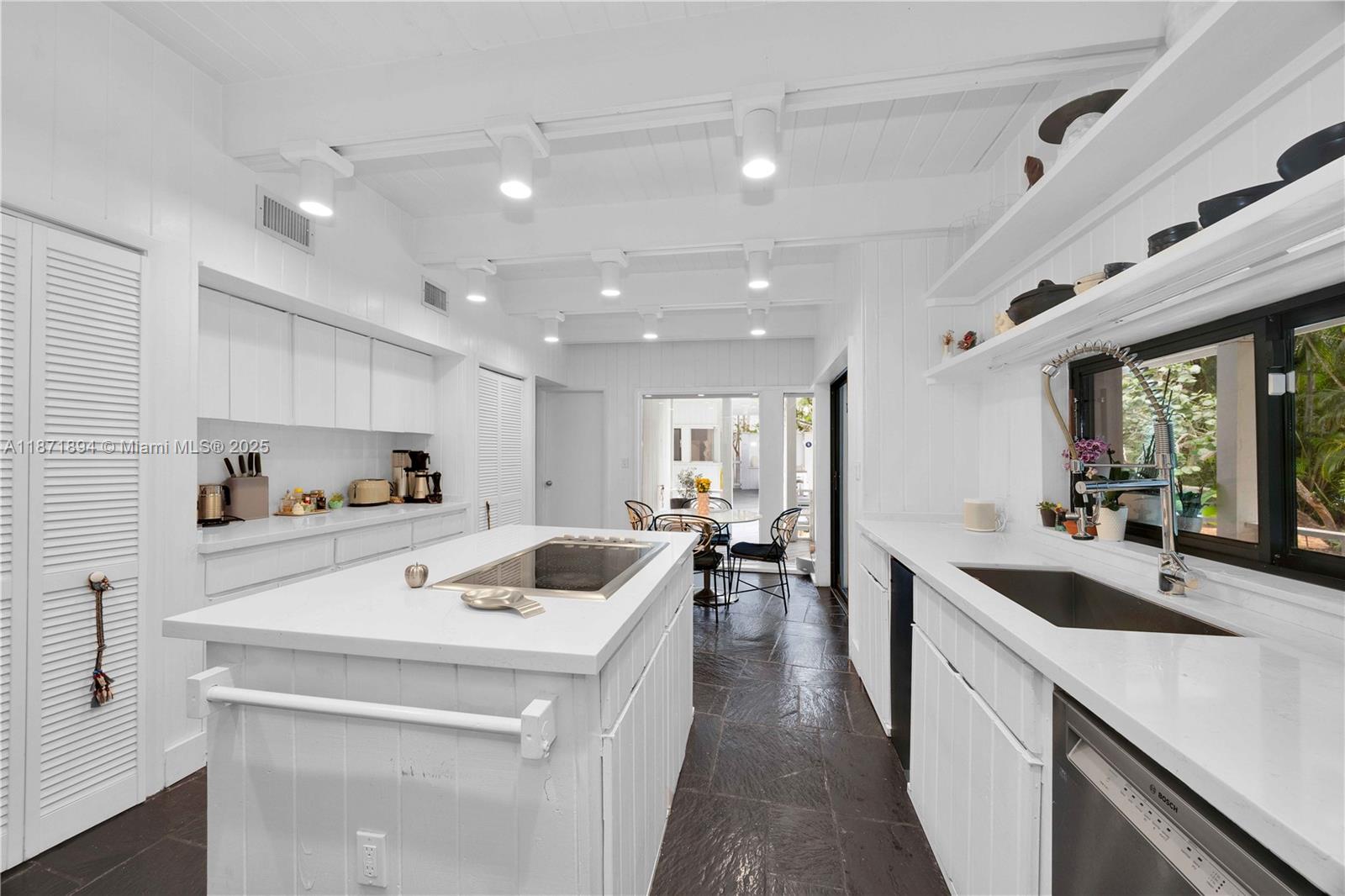 5600 Oakwood Ln Coral Gables, FL 33156