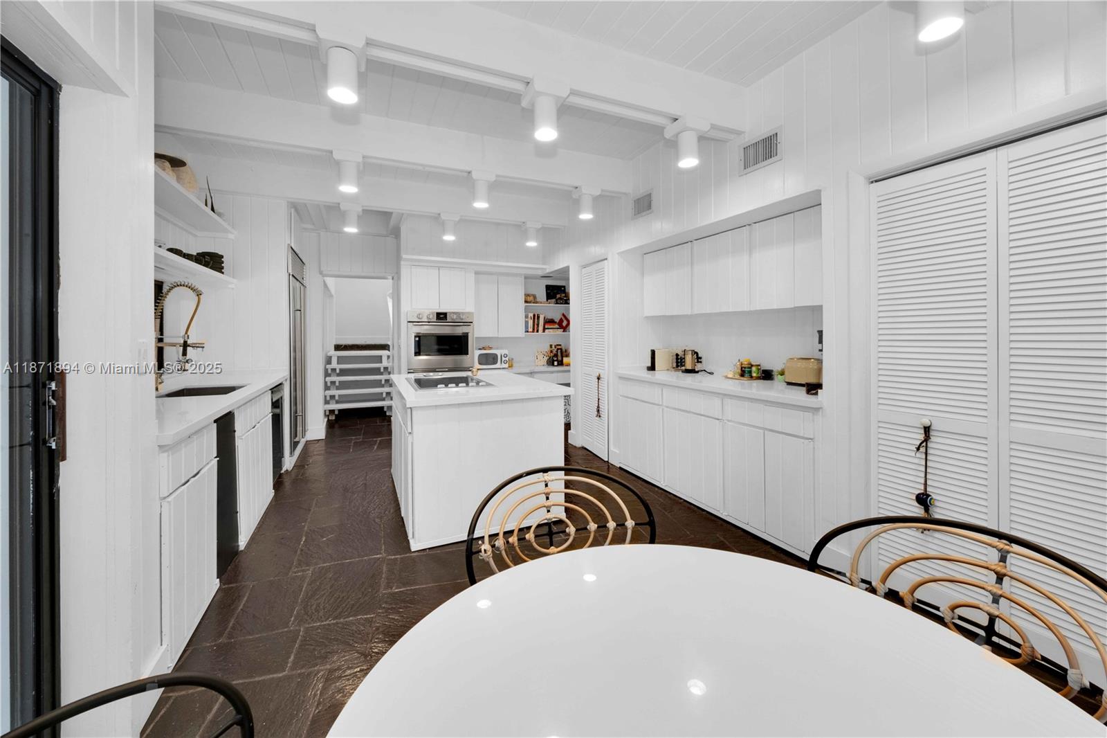 5600 Oakwood Ln Coral Gables, FL 33156