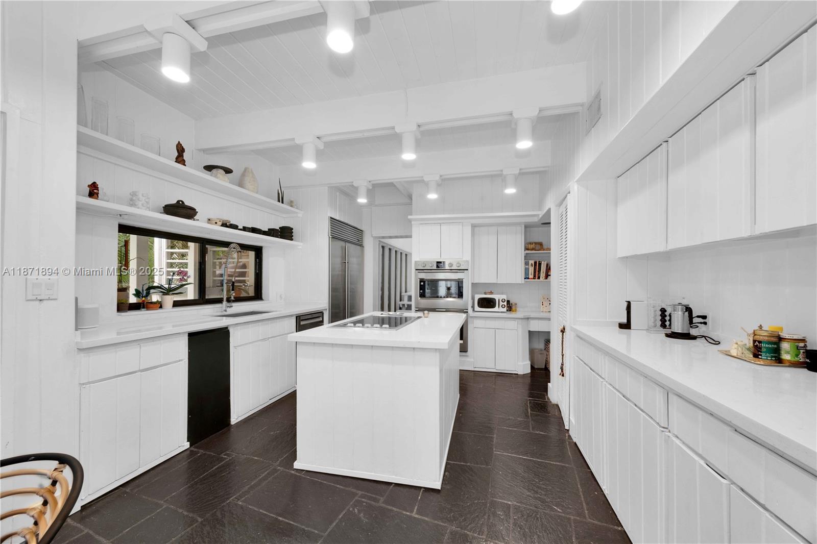 5600 Oakwood Ln Coral Gables, FL 33156