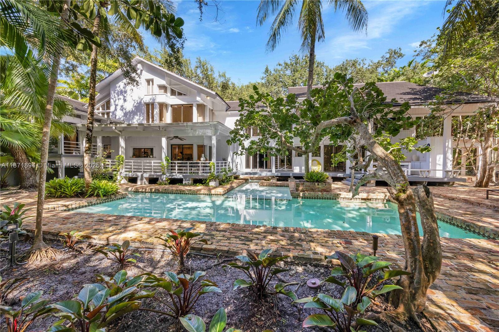 5600 Oakwood Ln Coral Gables, FL 33156