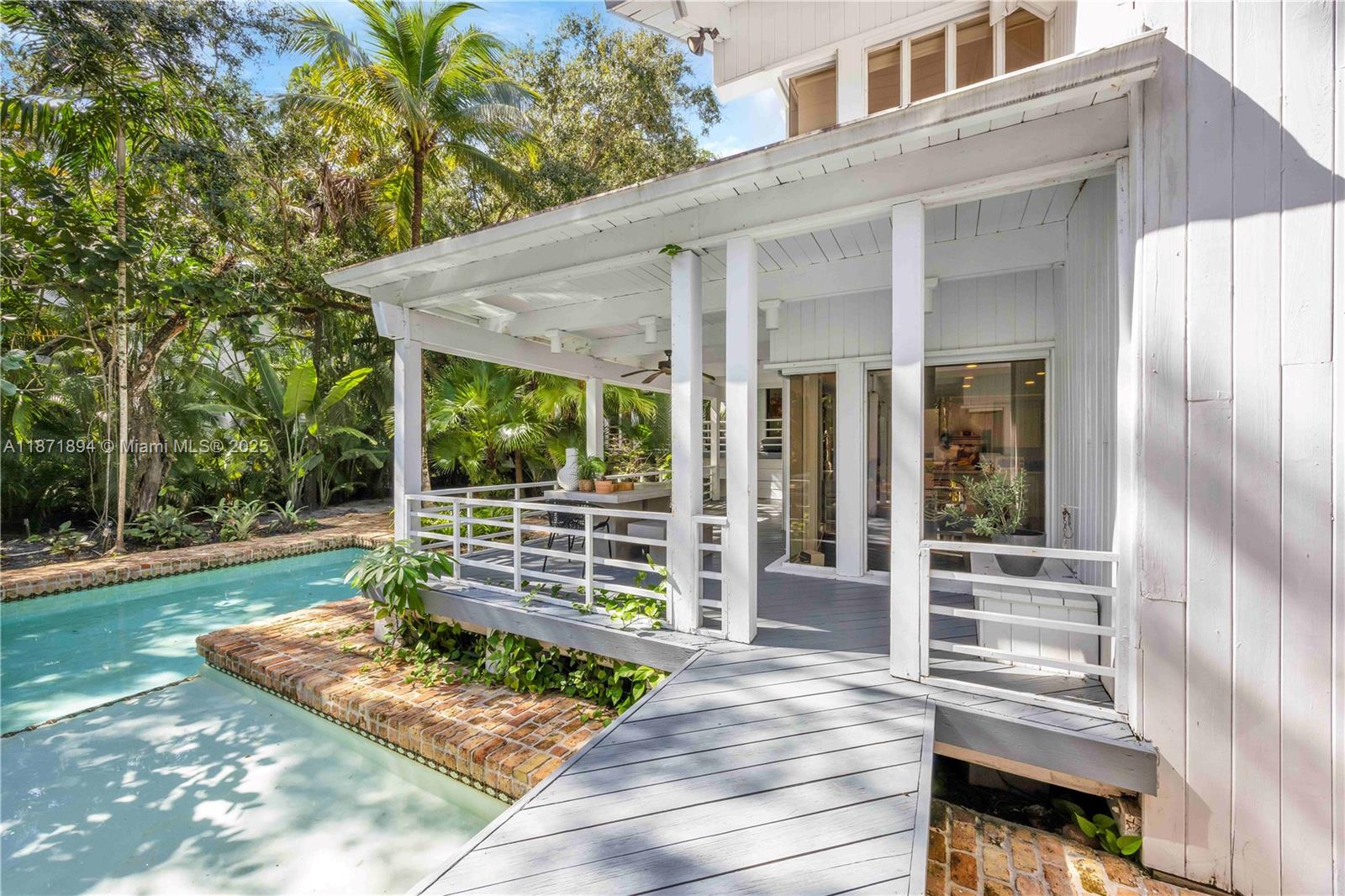 5600 Oakwood Ln Coral Gables, FL 33156