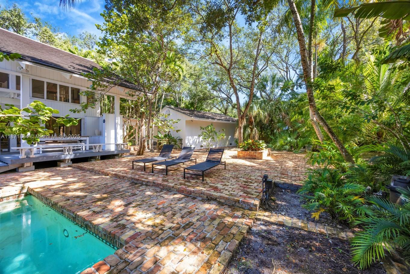 5600 Oakwood Ln Coral Gables, FL 33156