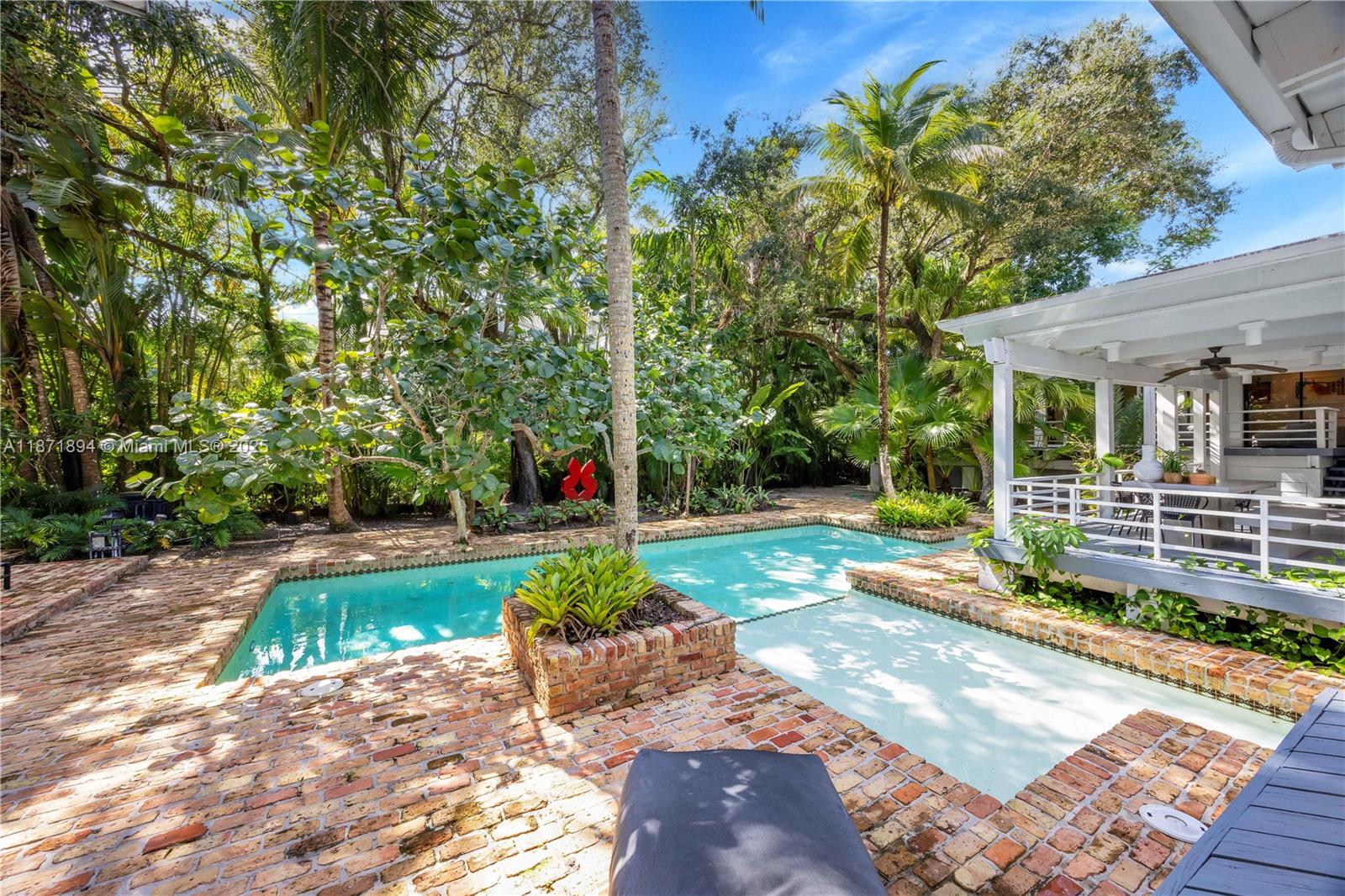 5600 Oakwood Ln Coral Gables, FL 33156