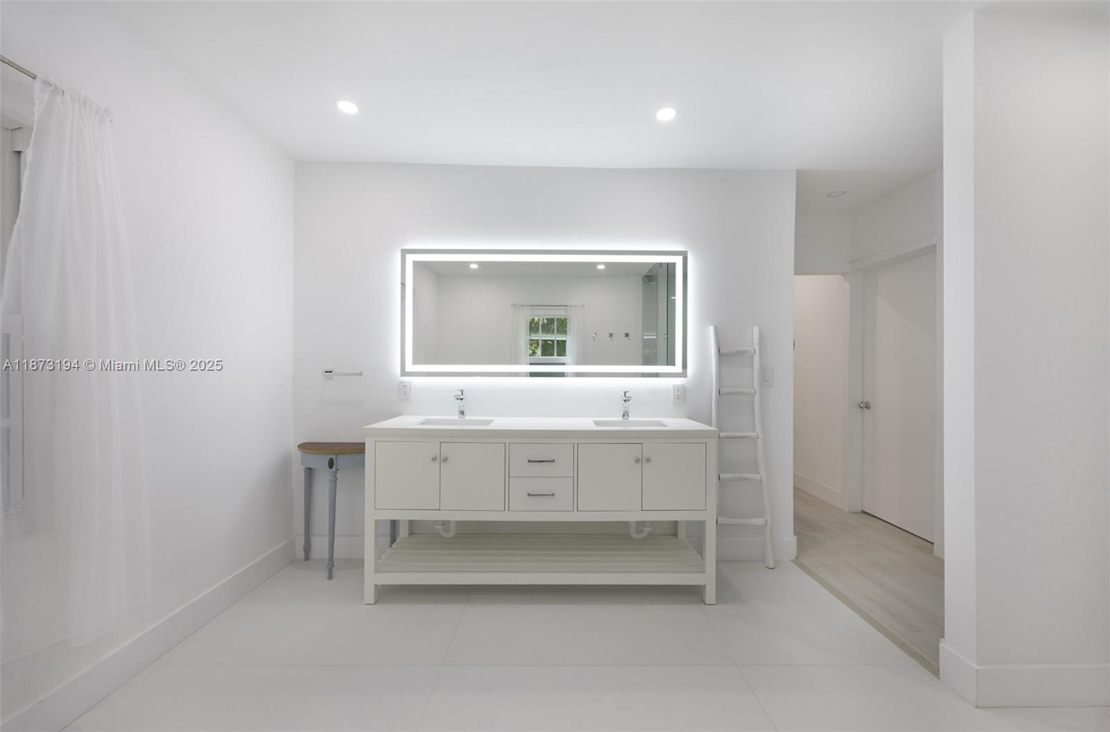 3951 Park Dr Coconut Grove, FL 33133