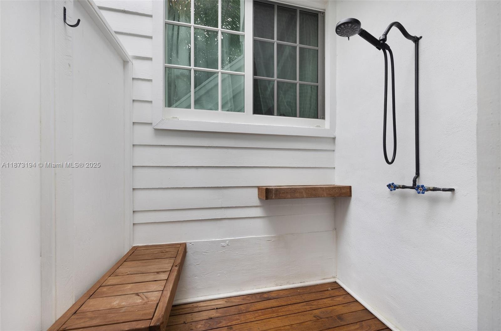 3951 Park Dr Coconut Grove, FL 33133