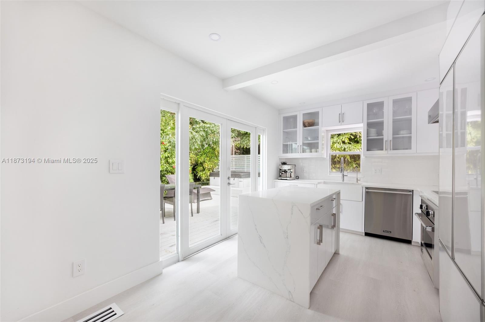 3951 Park Dr Coconut Grove, FL 33133