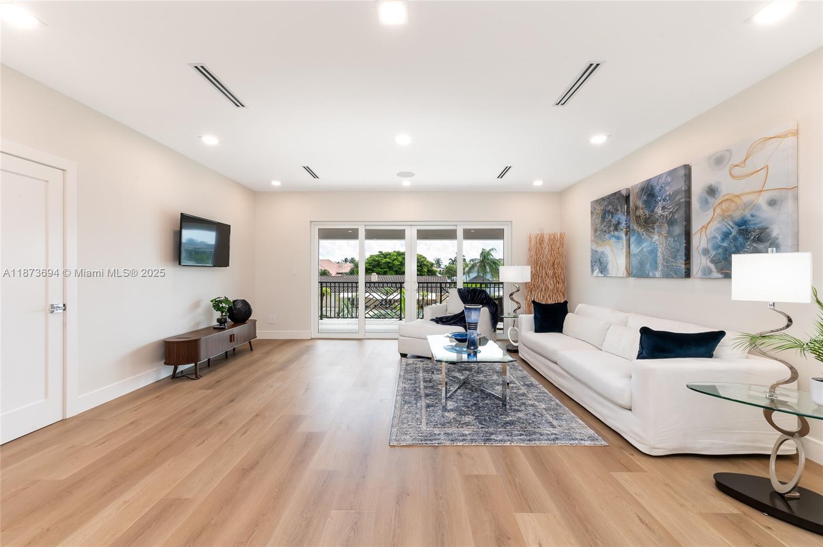 3740 NE 29th Ave Lighthouse Point, FL 33064