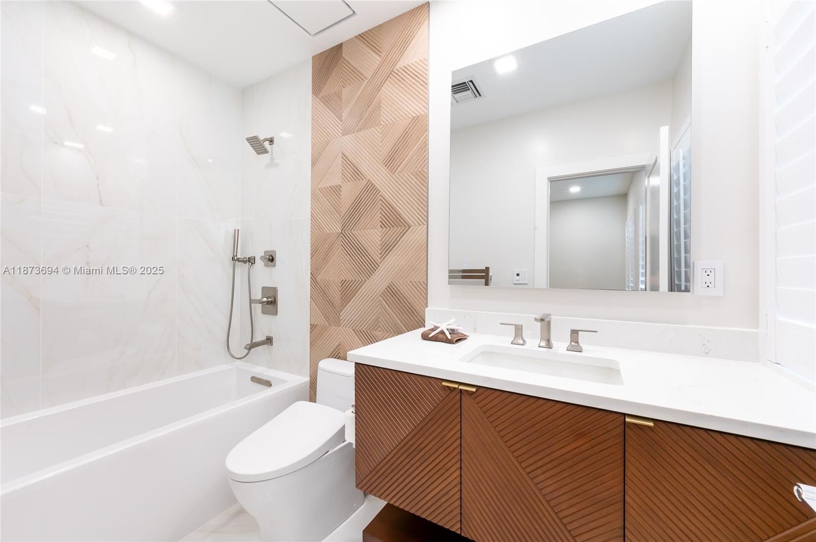 3740 NE 29th Ave Lighthouse Point, FL 33064