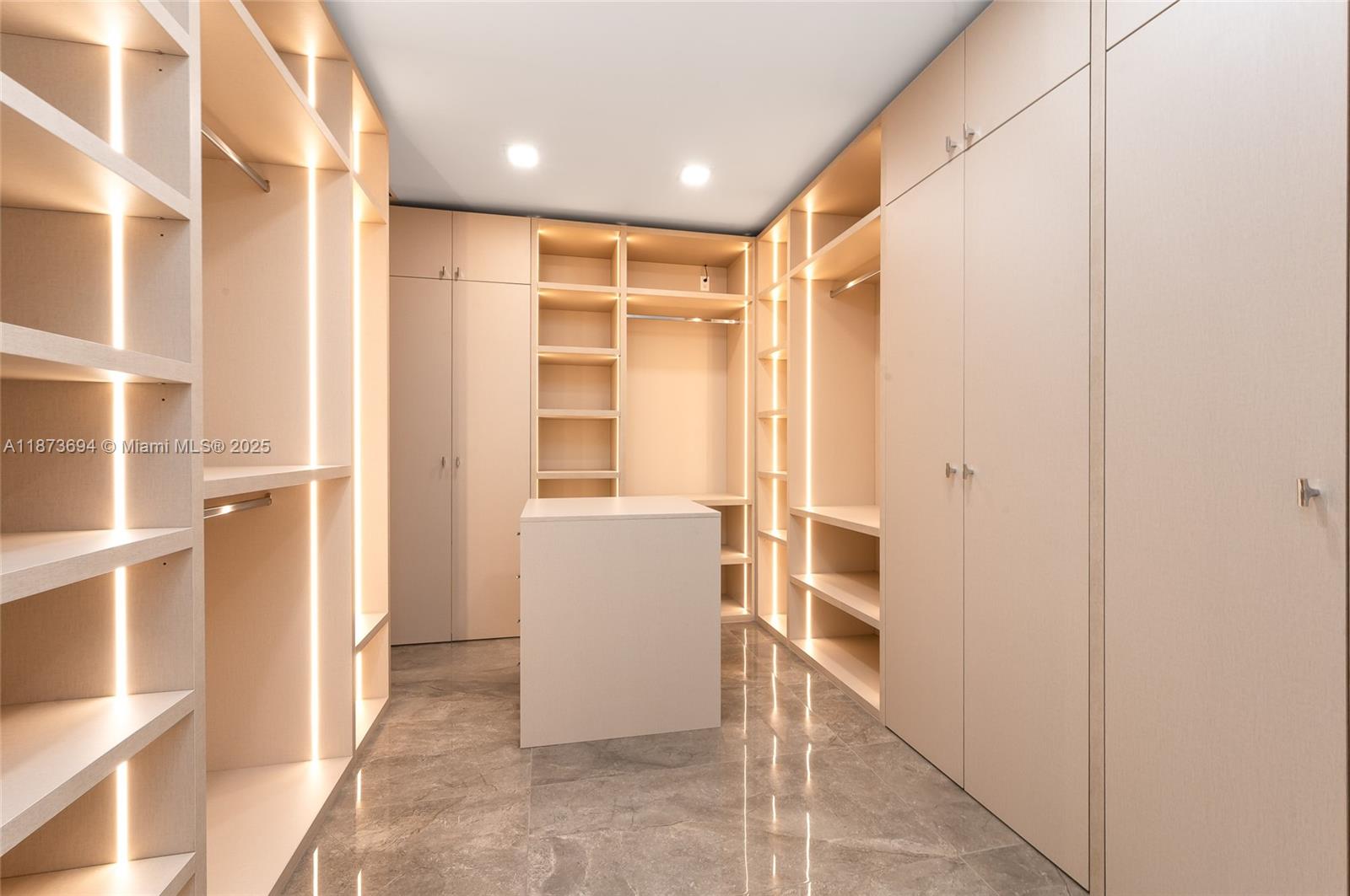 3740 NE 29th Ave Lighthouse Point, FL 33064