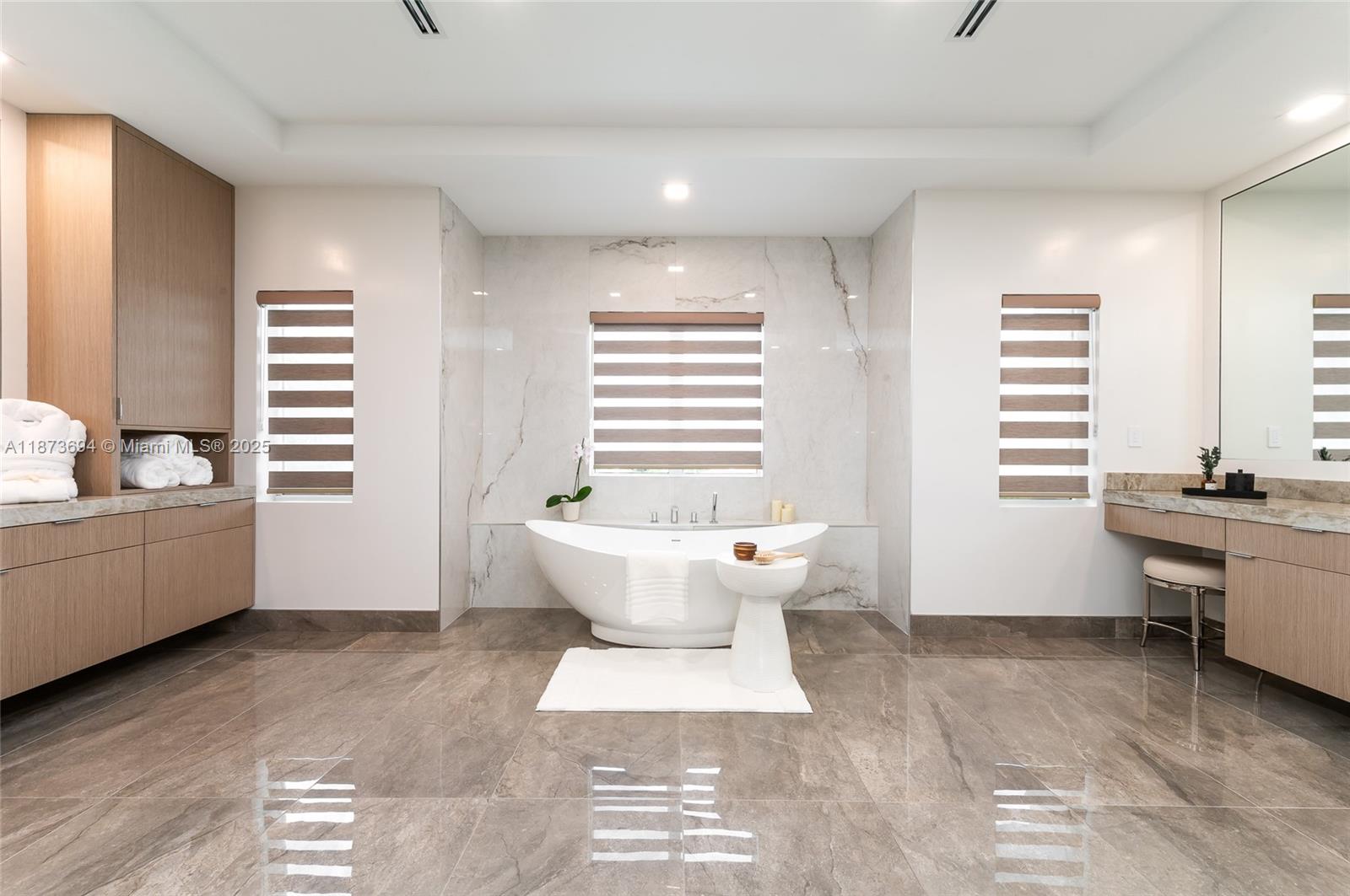 3740 NE 29th Ave Lighthouse Point, FL 33064