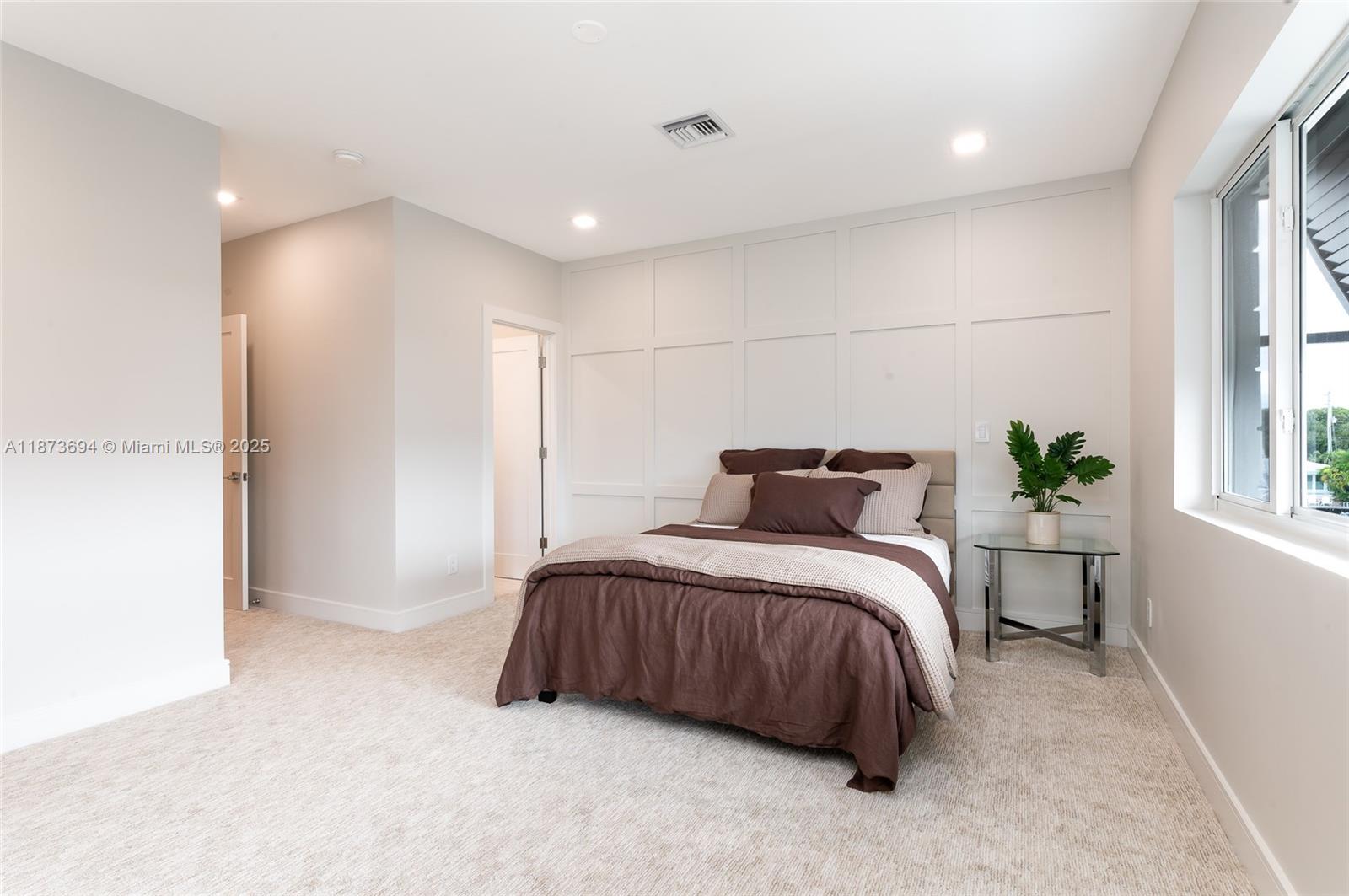 3740 NE 29th Ave Lighthouse Point, FL 33064