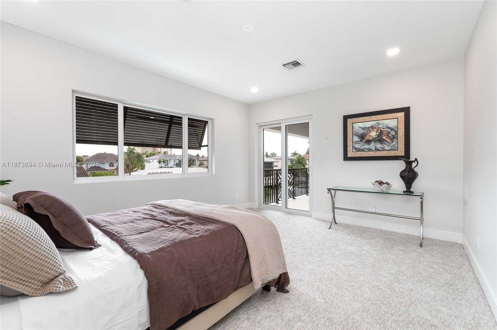 3740 NE 29th Ave Lighthouse Point, FL 33064