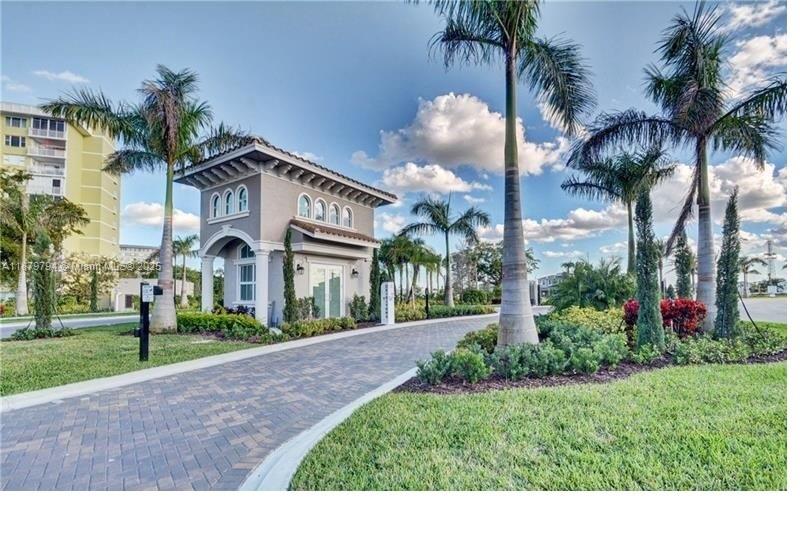 1422 Silk Oak Dr