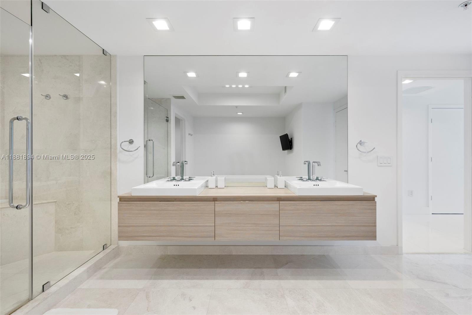 17111 Biscayne Blvd #1110 North Miami Beach, FL 33160