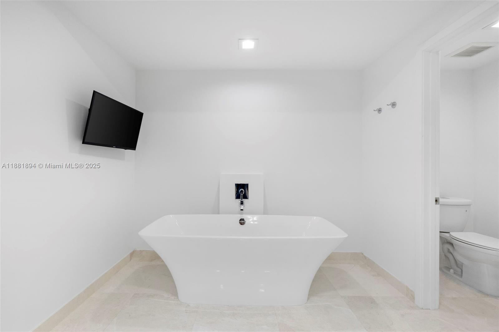 17111 Biscayne Blvd #1110 North Miami Beach, FL 33160