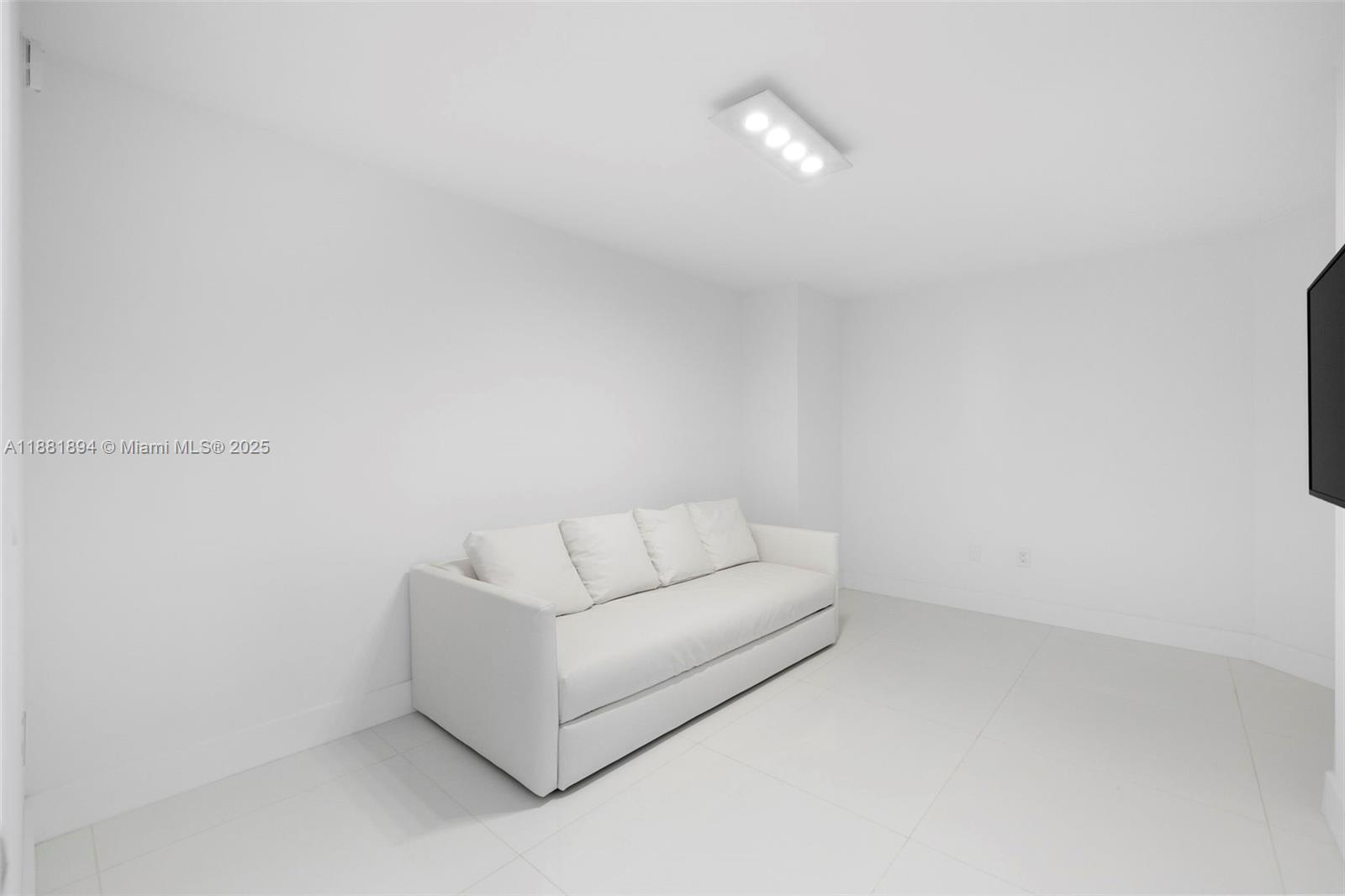 17111 Biscayne Blvd #1110 North Miami Beach, FL 33160