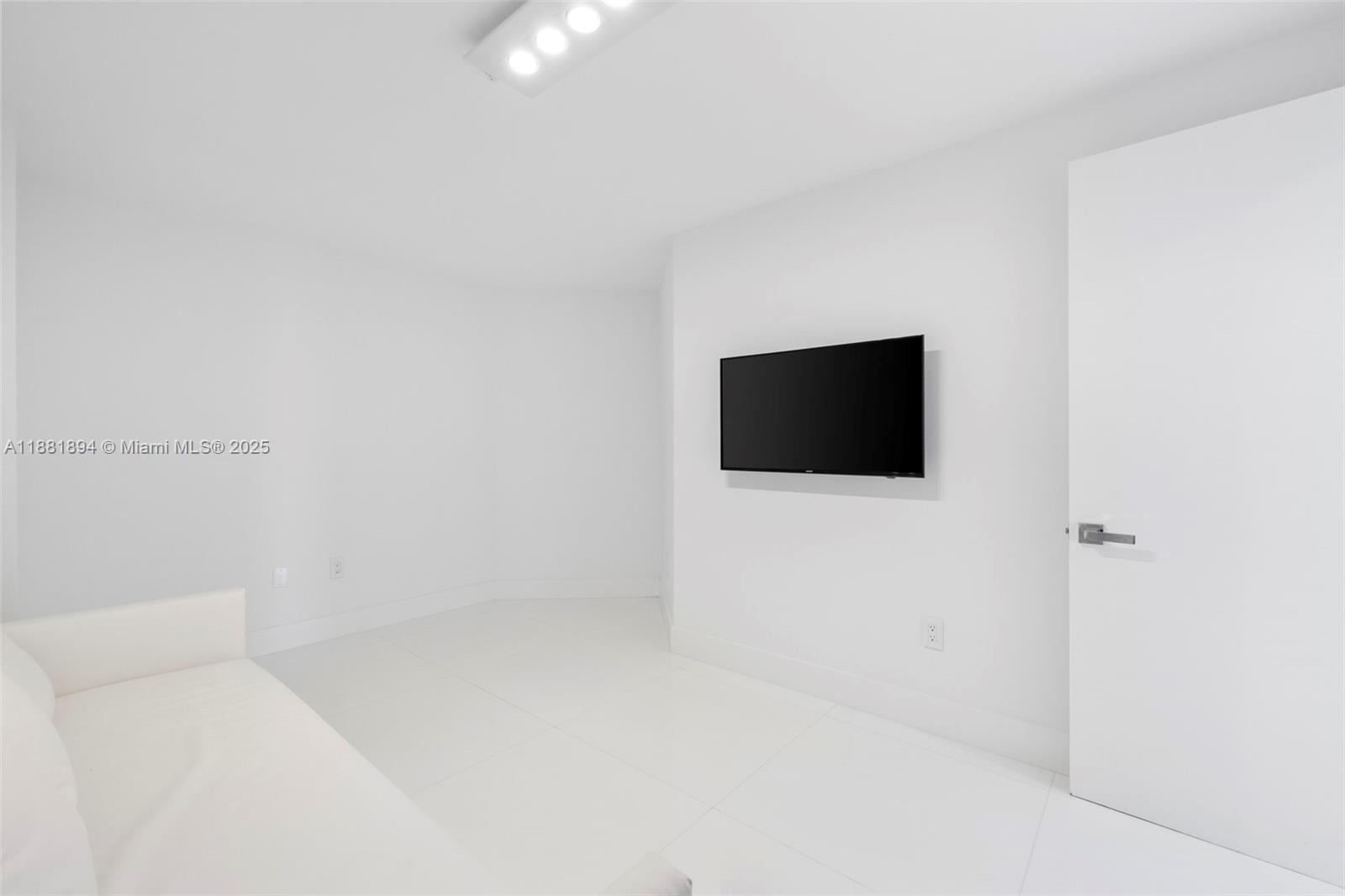 17111 Biscayne Blvd #1110 North Miami Beach, FL 33160