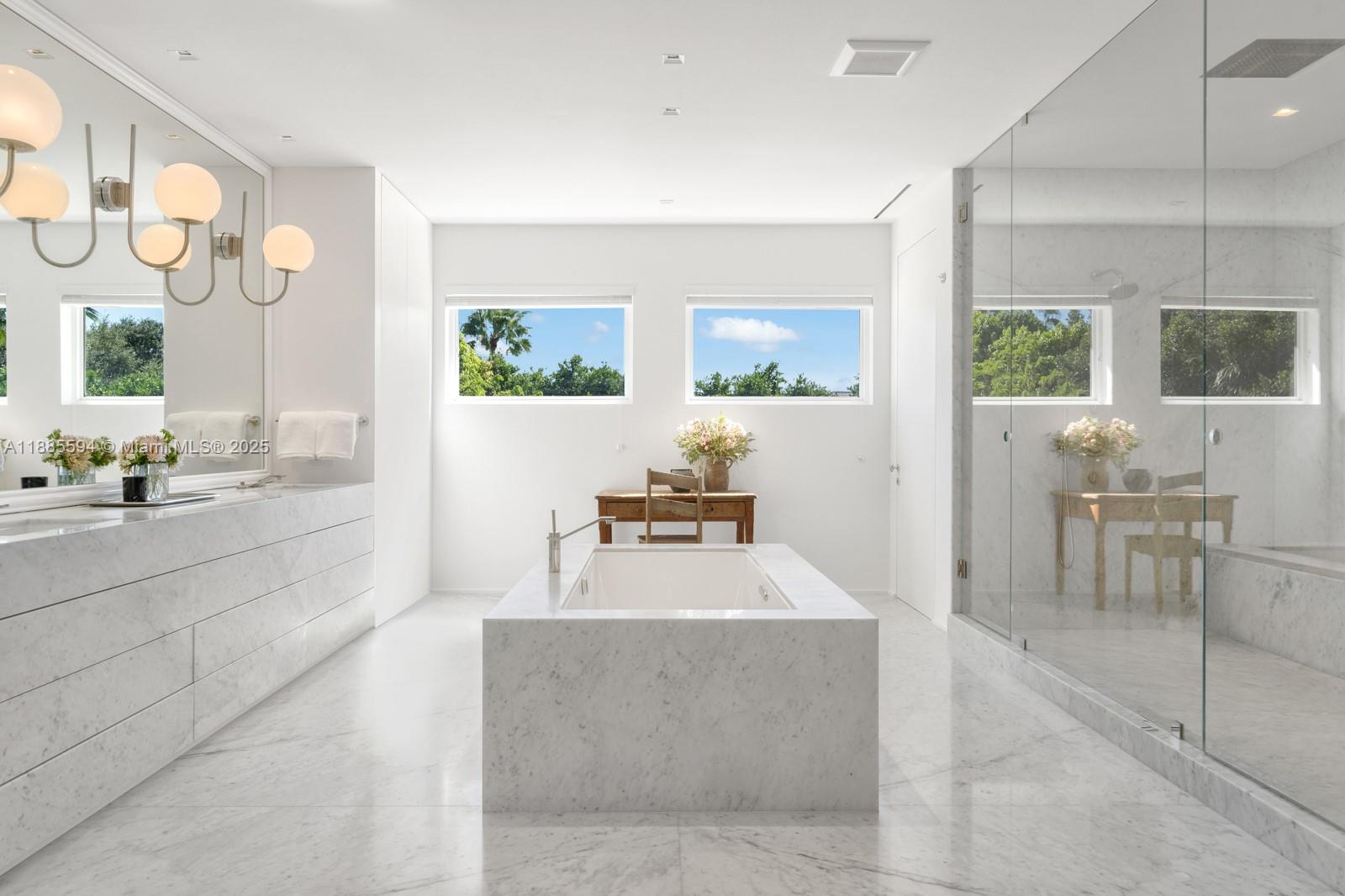 545 Casuarina Concourse Coral Gables, FL 33143 545 Casuarina Concourse Coral Gables, FL 33143