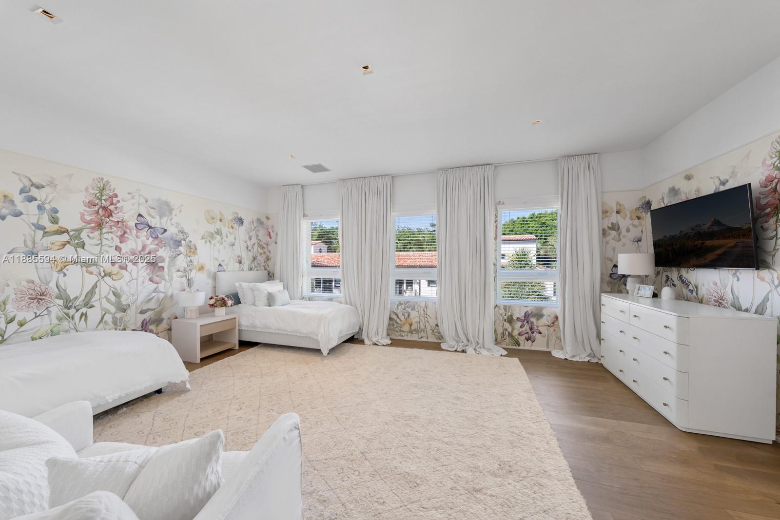 545 Casuarina Concourse Coral Gables, FL 33143 545 Casuarina Concourse Coral Gables, FL 33143