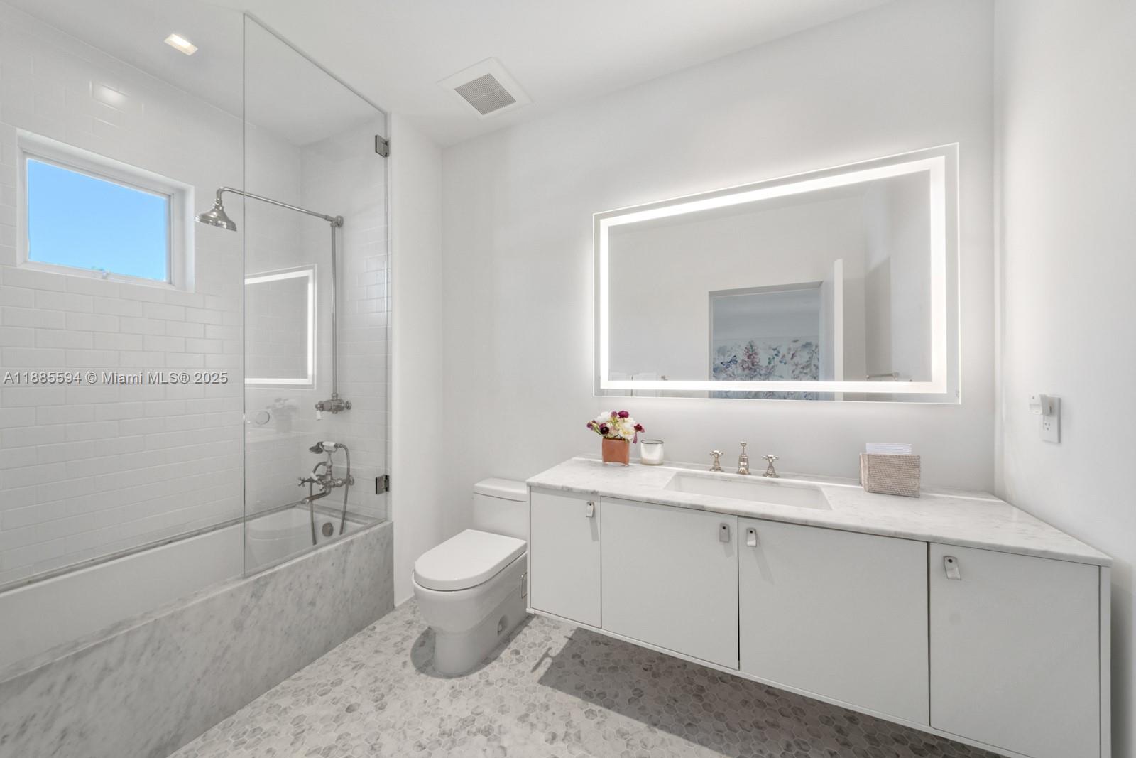 545 Casuarina Concourse Coral Gables, FL 33143 545 Casuarina Concourse Coral Gables, FL 33143