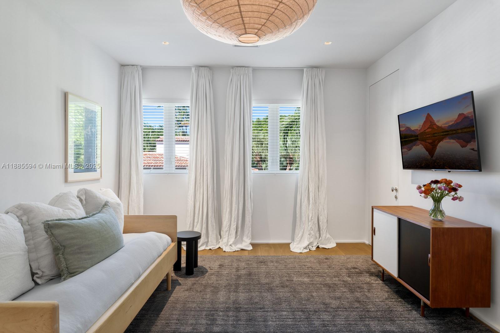 545 Casuarina Concourse Coral Gables, FL 33143 545 Casuarina Concourse Coral Gables, FL 33143