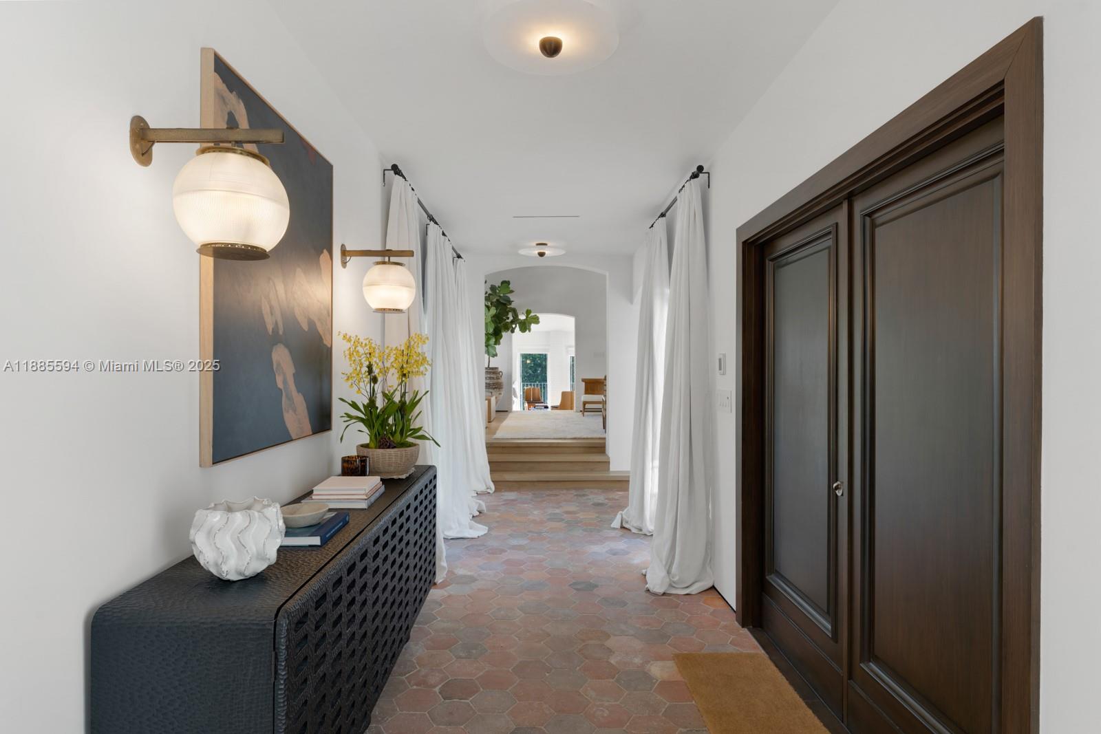 545 Casuarina Concourse Coral Gables, FL 33143 545 Casuarina Concourse Coral Gables, FL 33143