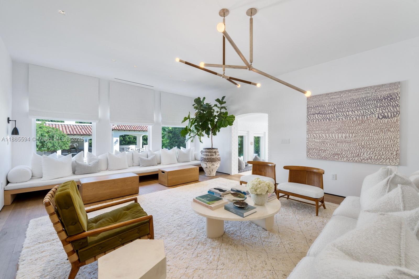 545 Casuarina Concourse Coral Gables, FL 33143 545 Casuarina Concourse Coral Gables, FL 33143