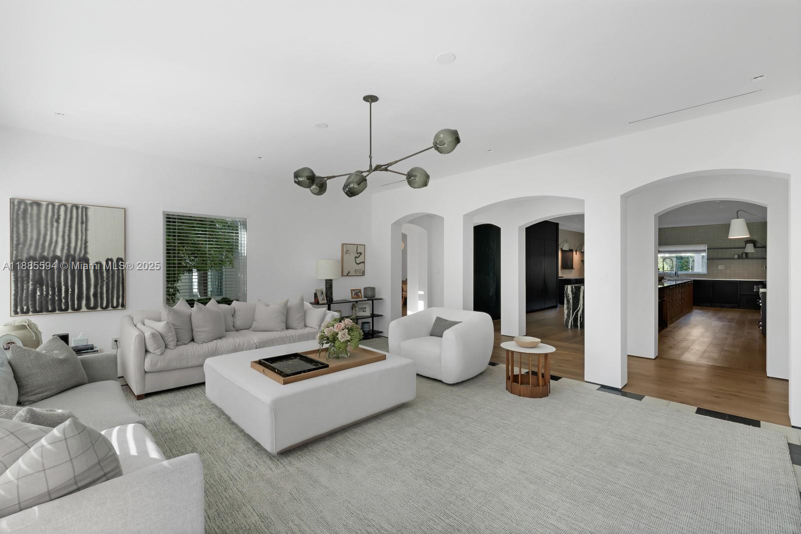 545 Casuarina Concourse Coral Gables, FL 33143 545 Casuarina Concourse Coral Gables, FL 33143