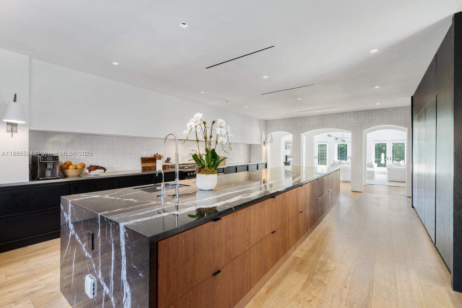 545 Casuarina Concourse Coral Gables, FL 33143 545 Casuarina Concourse Coral Gables, FL 33143