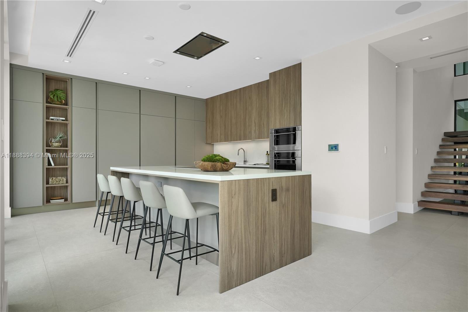 100 Hampton Ln Key Biscayne, FL 33149